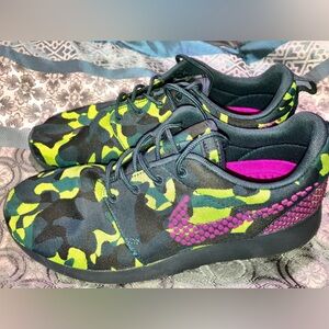 Nike Roshe Run Camouflage tennis shoes